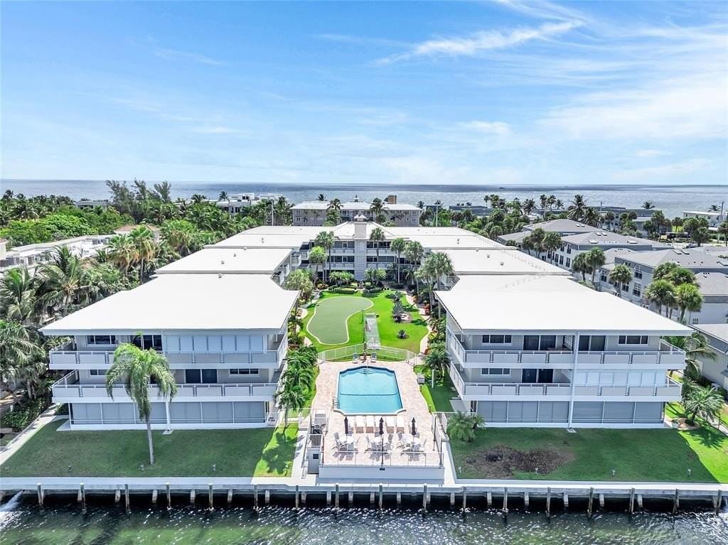 1198 Hillsboro Mile #212 - Photo 3 of 50