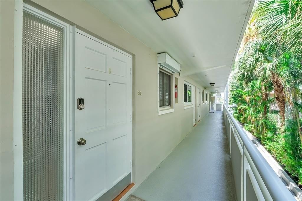 1198 Hillsboro Mile #212 - Photo 5 of 50