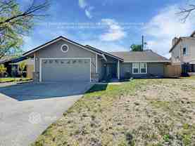 6085 Kingwood Cir - Photo 1 of 1