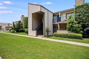 7060 N Holiday Dr - Photo 1 of 1