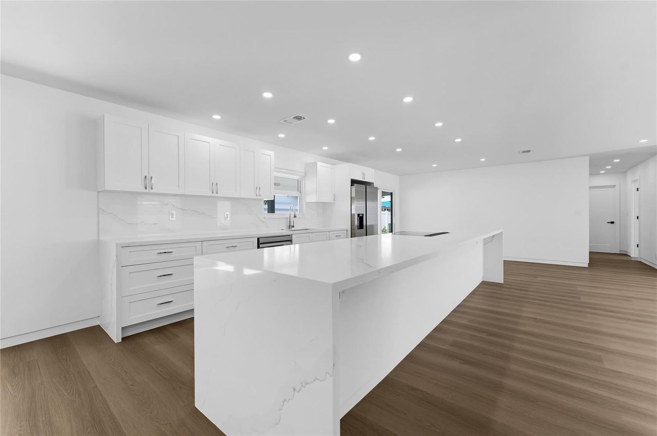 699 Northeast 70th Street - Photo 2 of 43