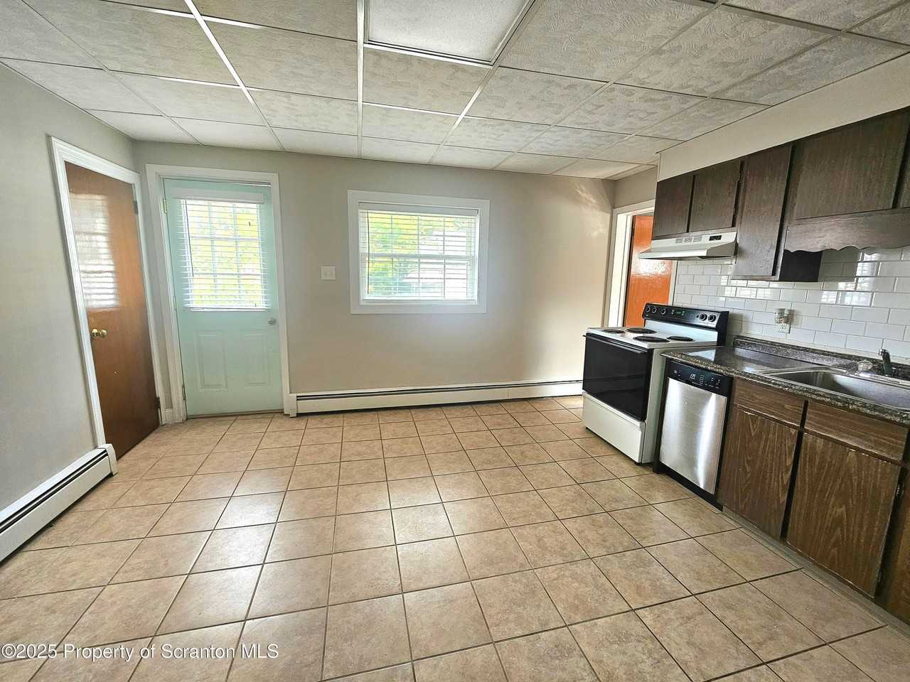 16 Swallow St - Photo 3 of 14