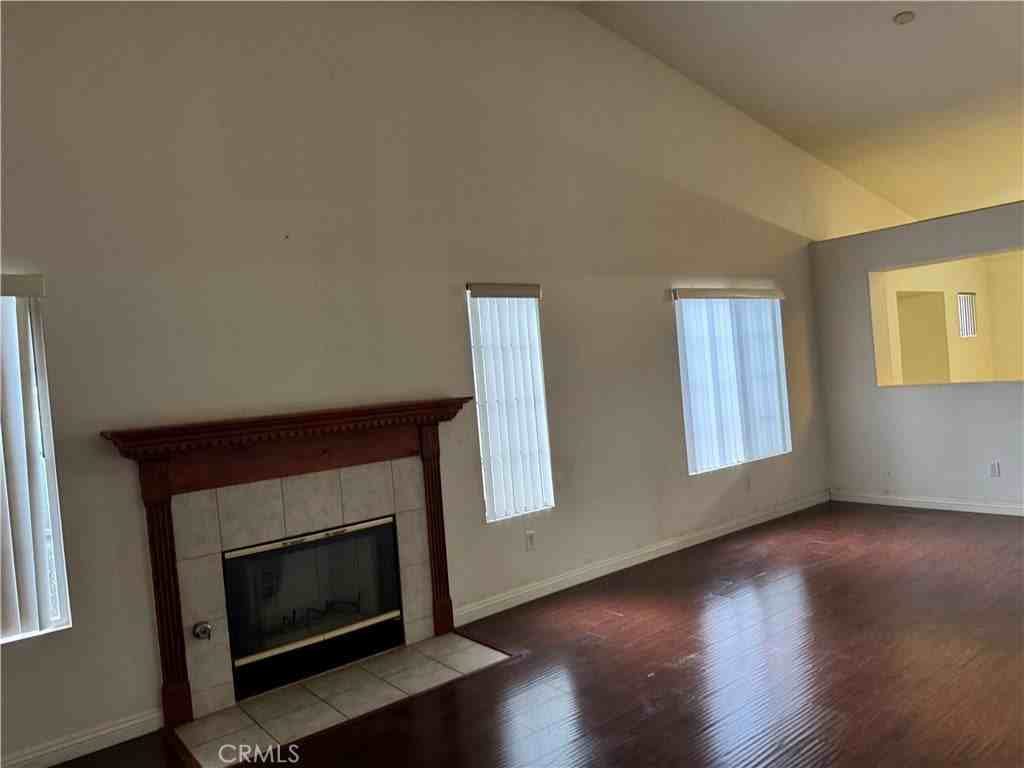 1102 Clark St - Photo 3 of 20