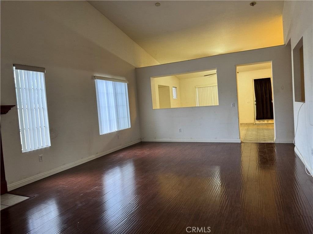 1102 Clark St - Photo 4 of 20