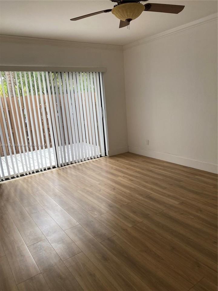 10925 Sw 113th Pl #72B - Photo 6 of 8