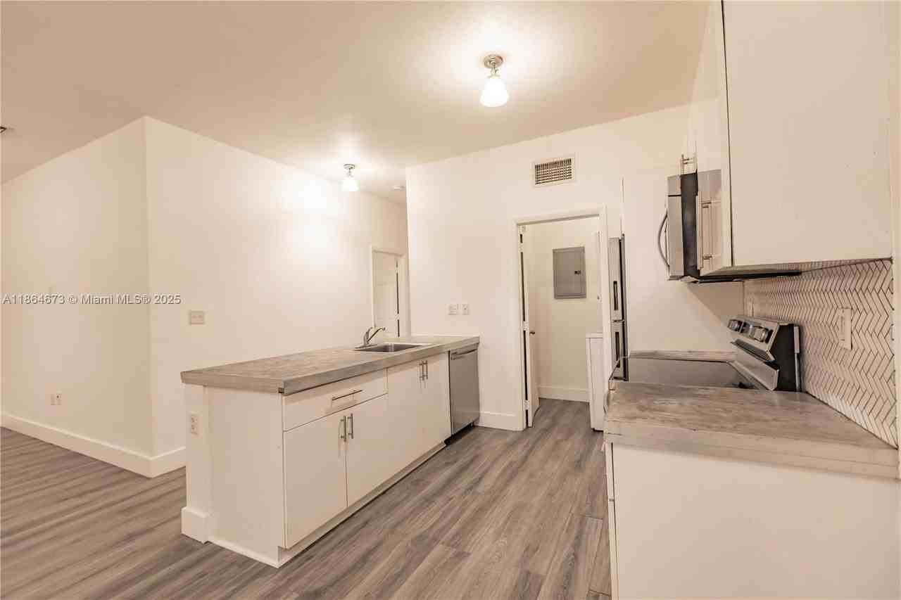 445 Nw 77th St #445 - Photo 3 of 8