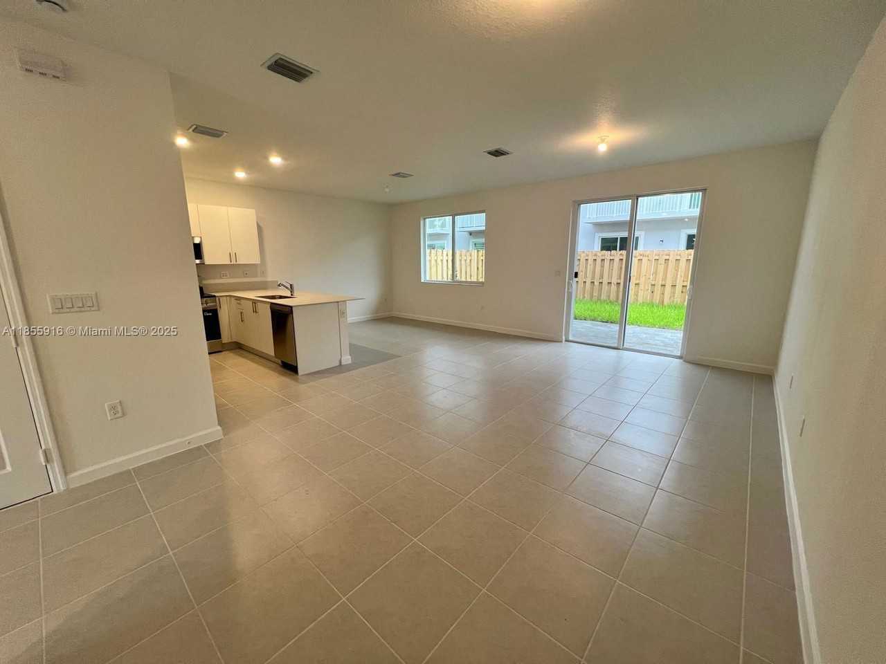 645 Se 14th Ct - Photo 3 of 8