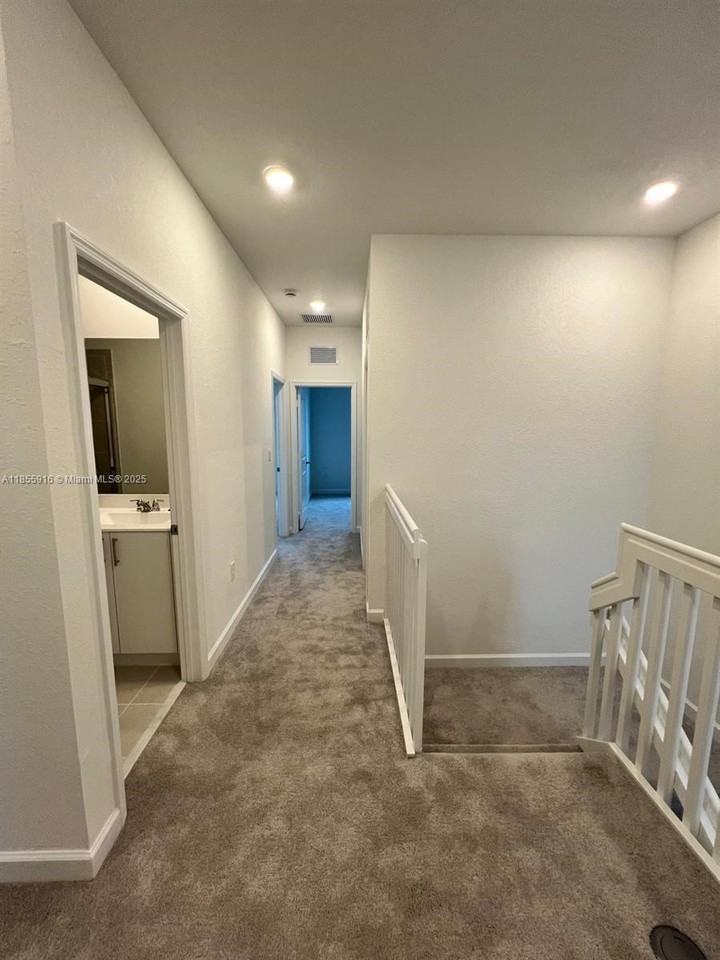 645 Se 14th Ct - Photo 7 of 8