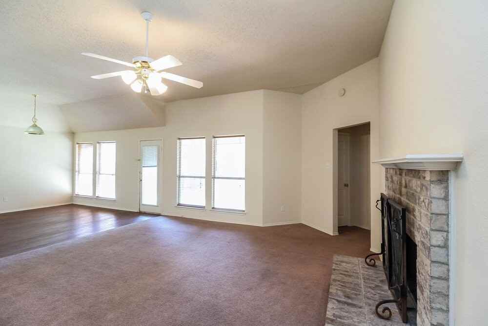 216 Stone Creek Blvd - Photo 3 of 16