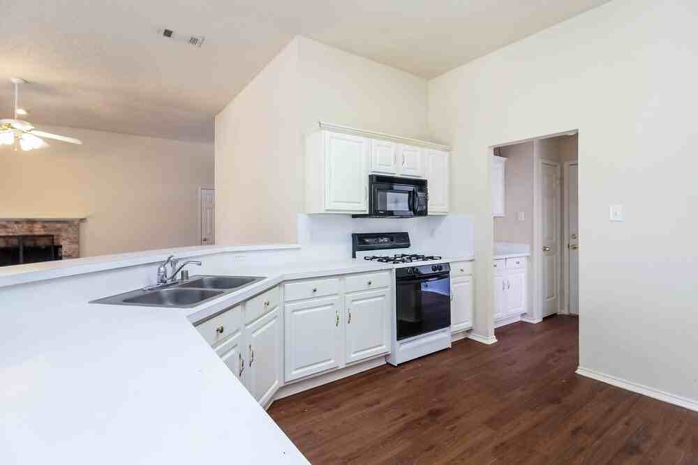 216 Stone Creek Blvd - Photo 4 of 16