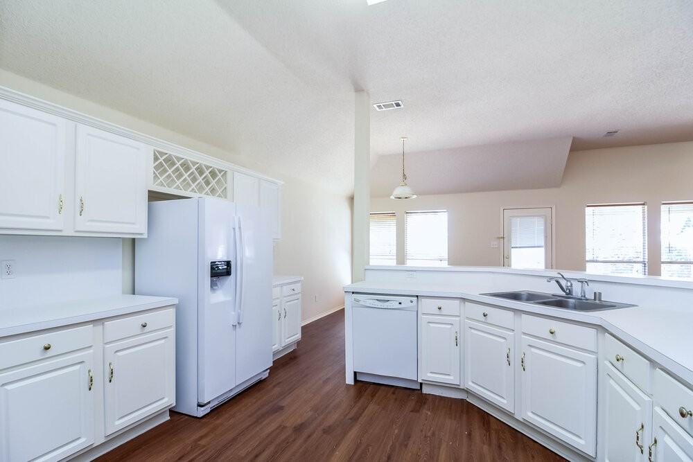 216 Stone Creek Blvd - Photo 5 of 16