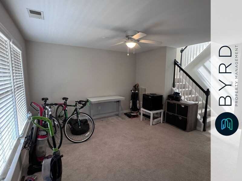 115 E 14th St #3 - Photo 2 of 12