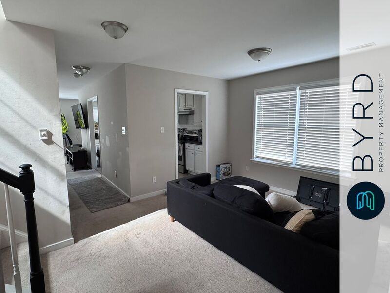 115 E 14th St #3 - Photo 3 of 12