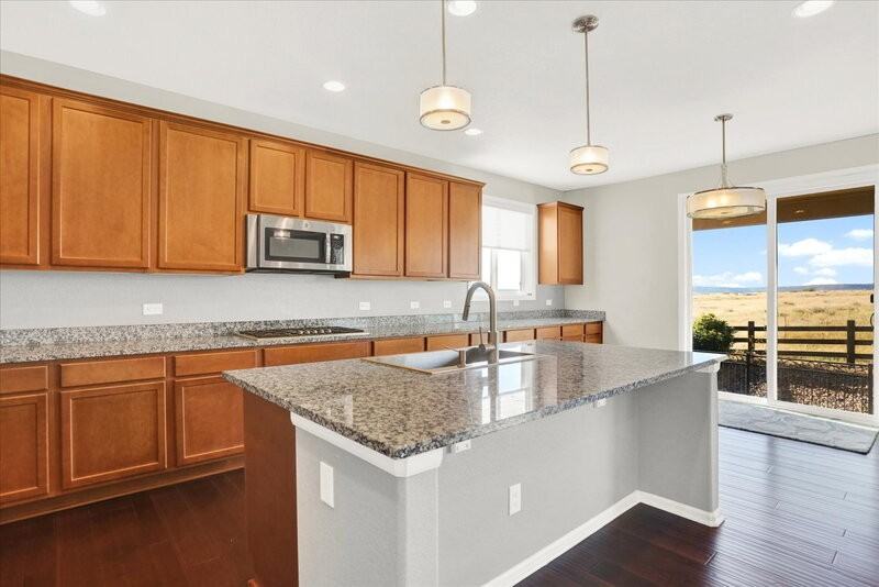 7576 Oasis Dr - Photo 2 of 29