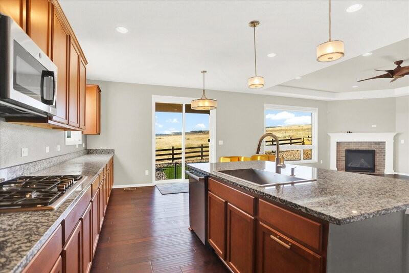 7576 Oasis Dr - Photo 3 of 29