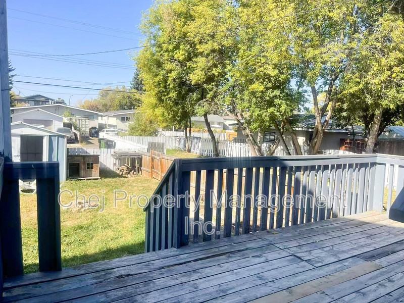 10226 154 St Nw - Photo 2 of 24