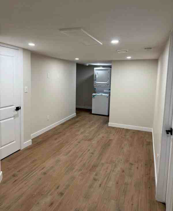 2171 52 St Sw #2 - Photo 3 of 9