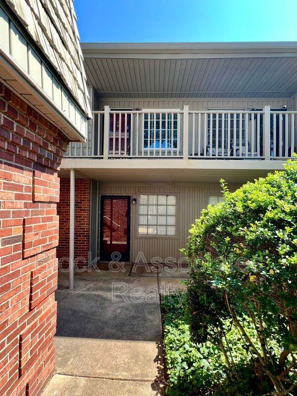 3816 - Photo 2 of 21