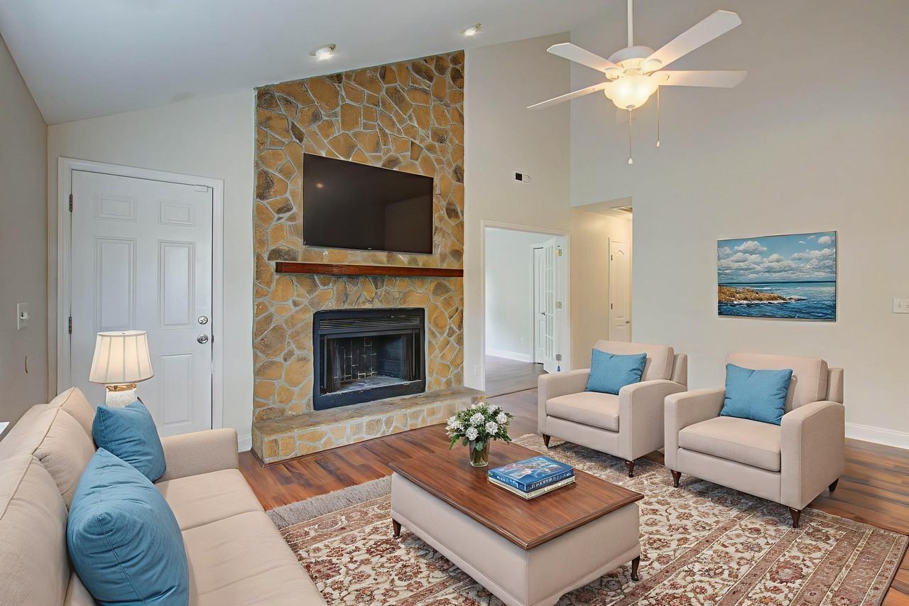 8115 Pleasant Ridge Dr - Photo 2 of 18