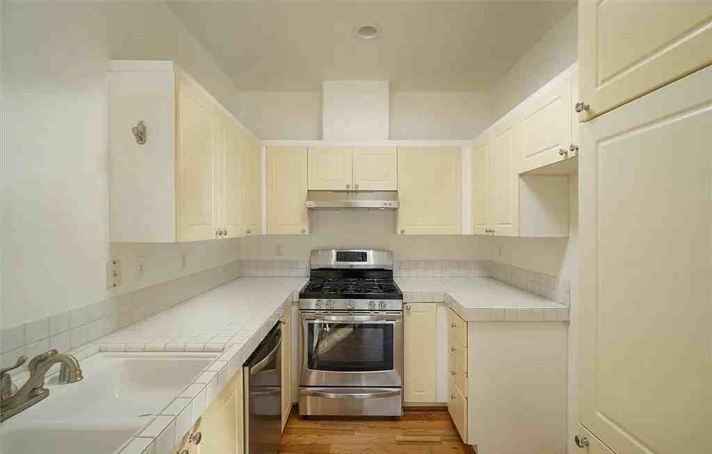 26931 Hillsborough Pkwy - Photo 3 of 13