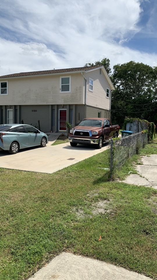 2138 19th Ave Sw #B - Photo 2 of 22