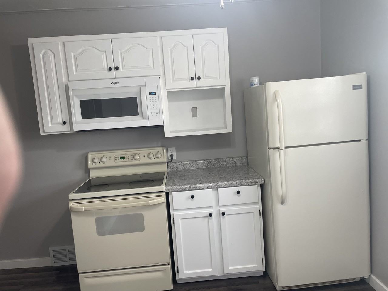 201 E 7th St #NA - Photo 2 of 6