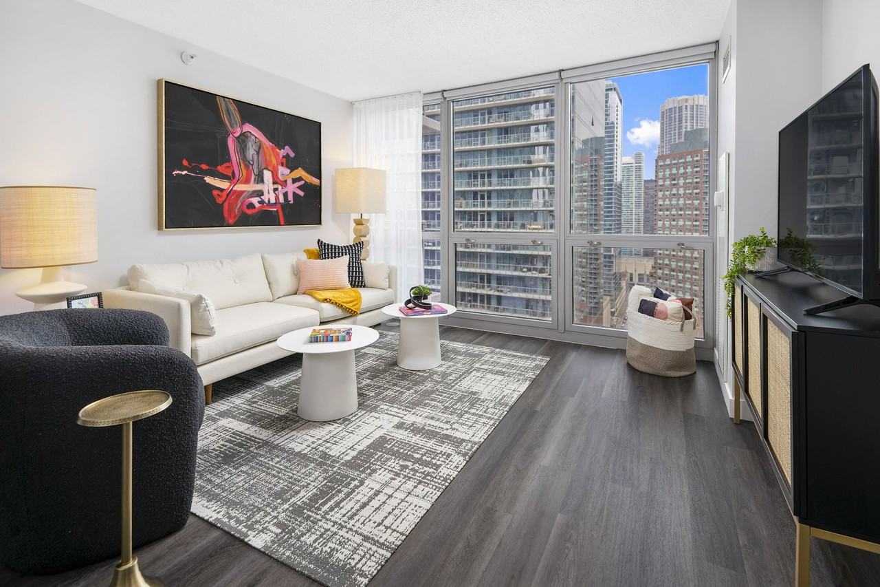 348 E North Water St #605 - Photo 4 of 12