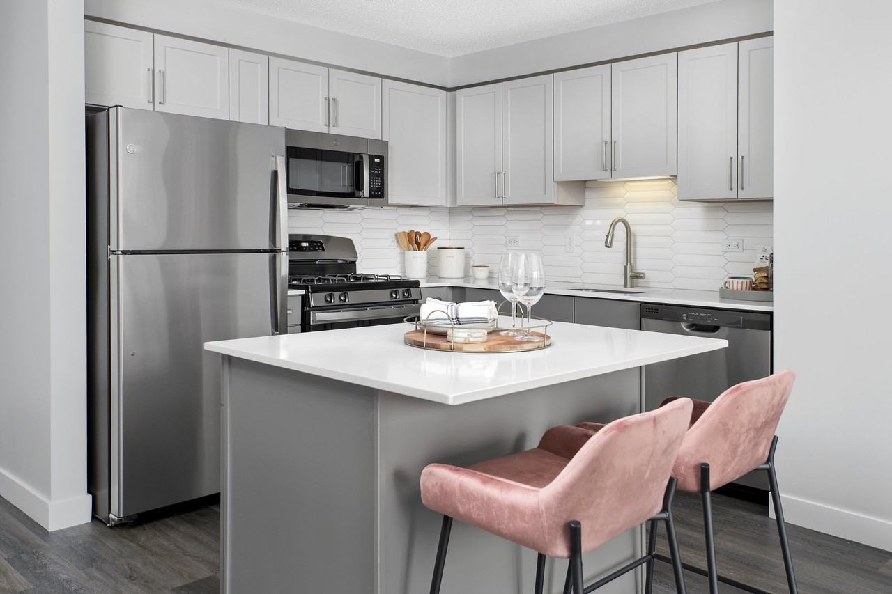 348 E North Water St #605 - Photo 2 of 12