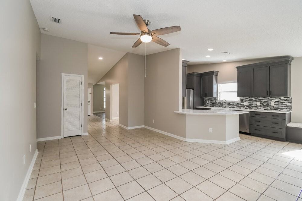 13343 Currituck Dr N - Photo 3 of 16