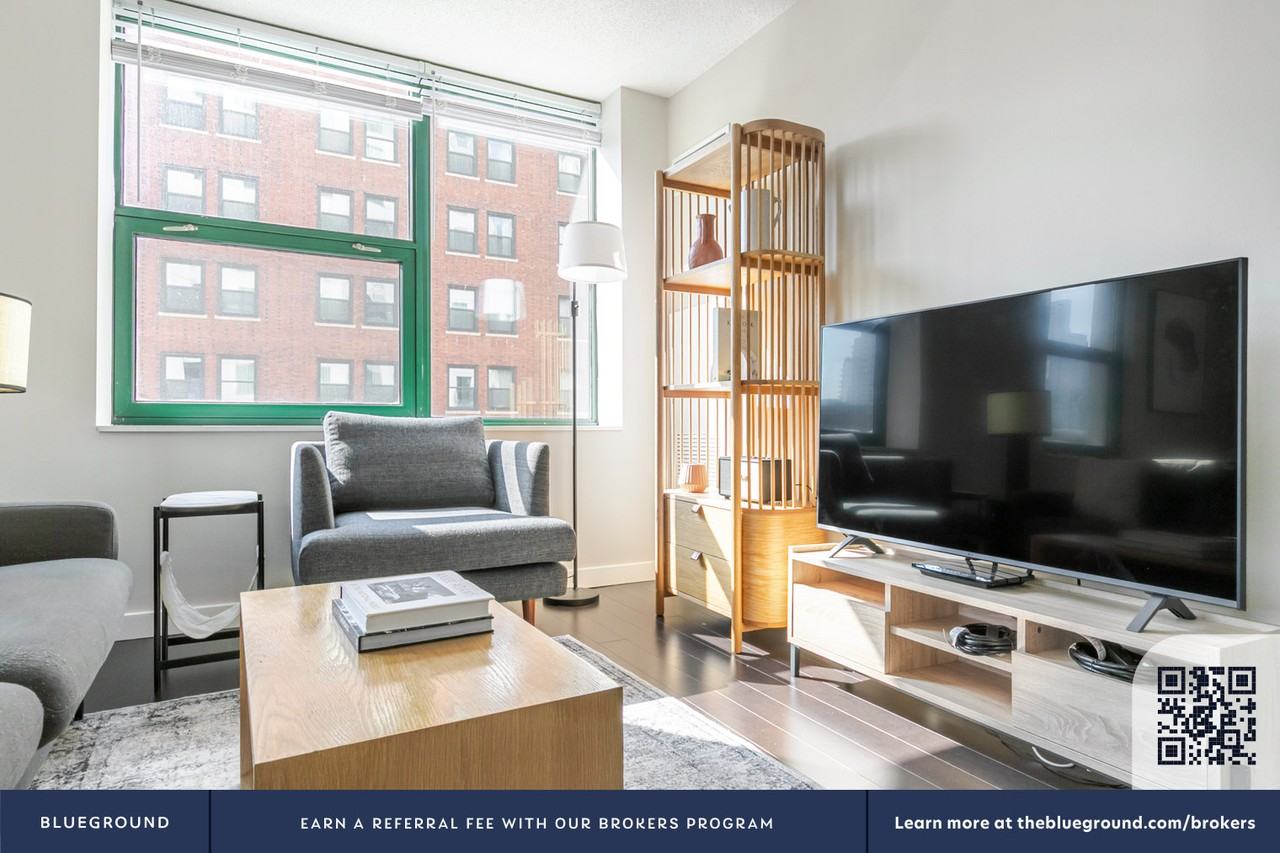 77 West Huron Street - Photo 5 of 49