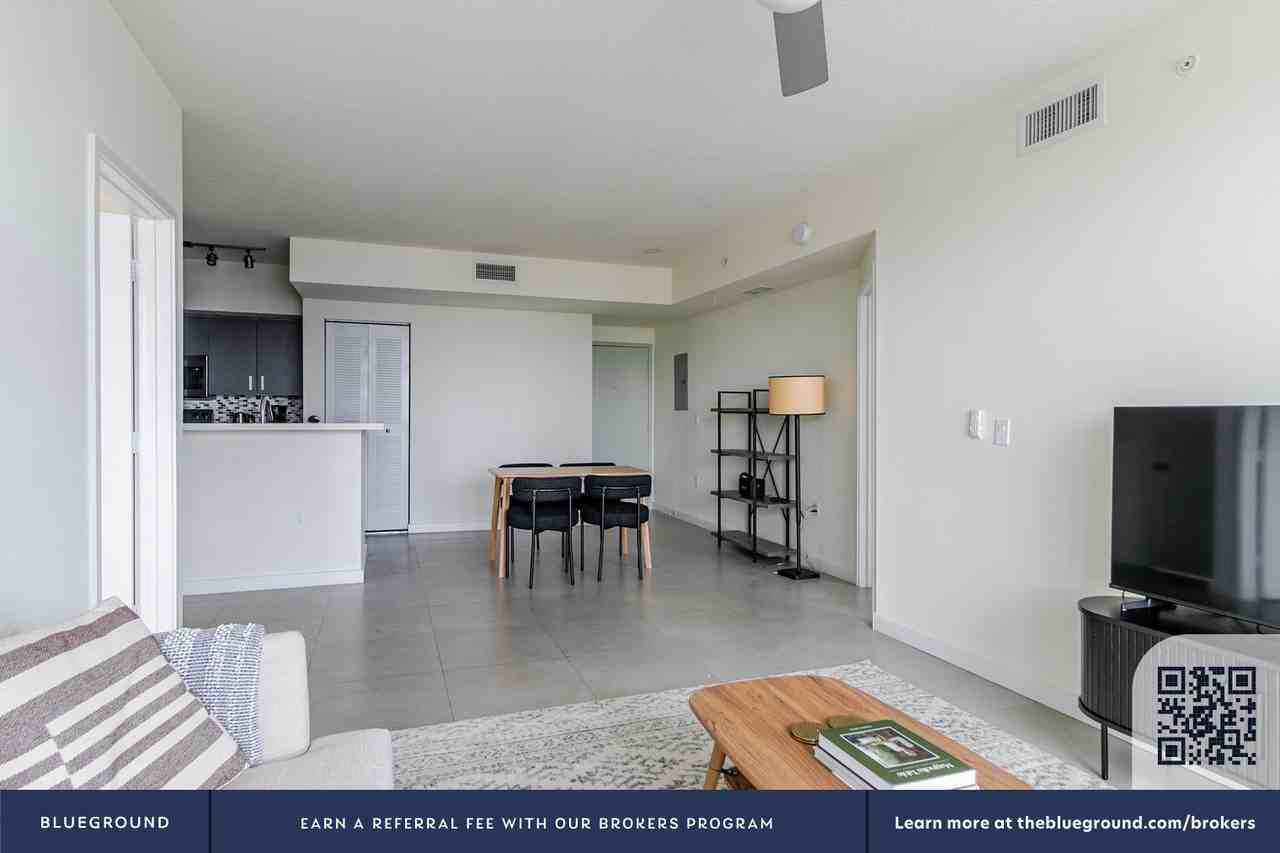 729 Northwest 2nd Street - Photo 5 of 49