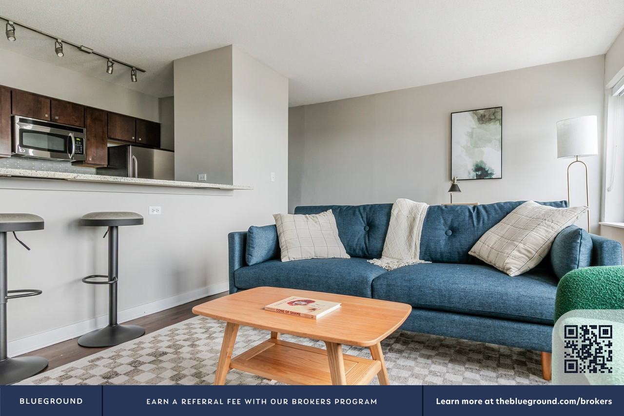 121 W Chestnut St #1292 - Photo 5 of 37