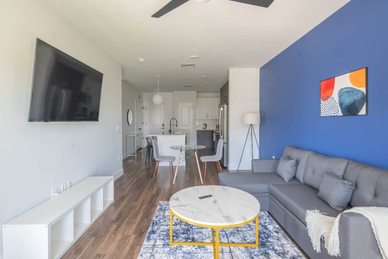 688 W 1st St #1263088P - Photo 4 of 35