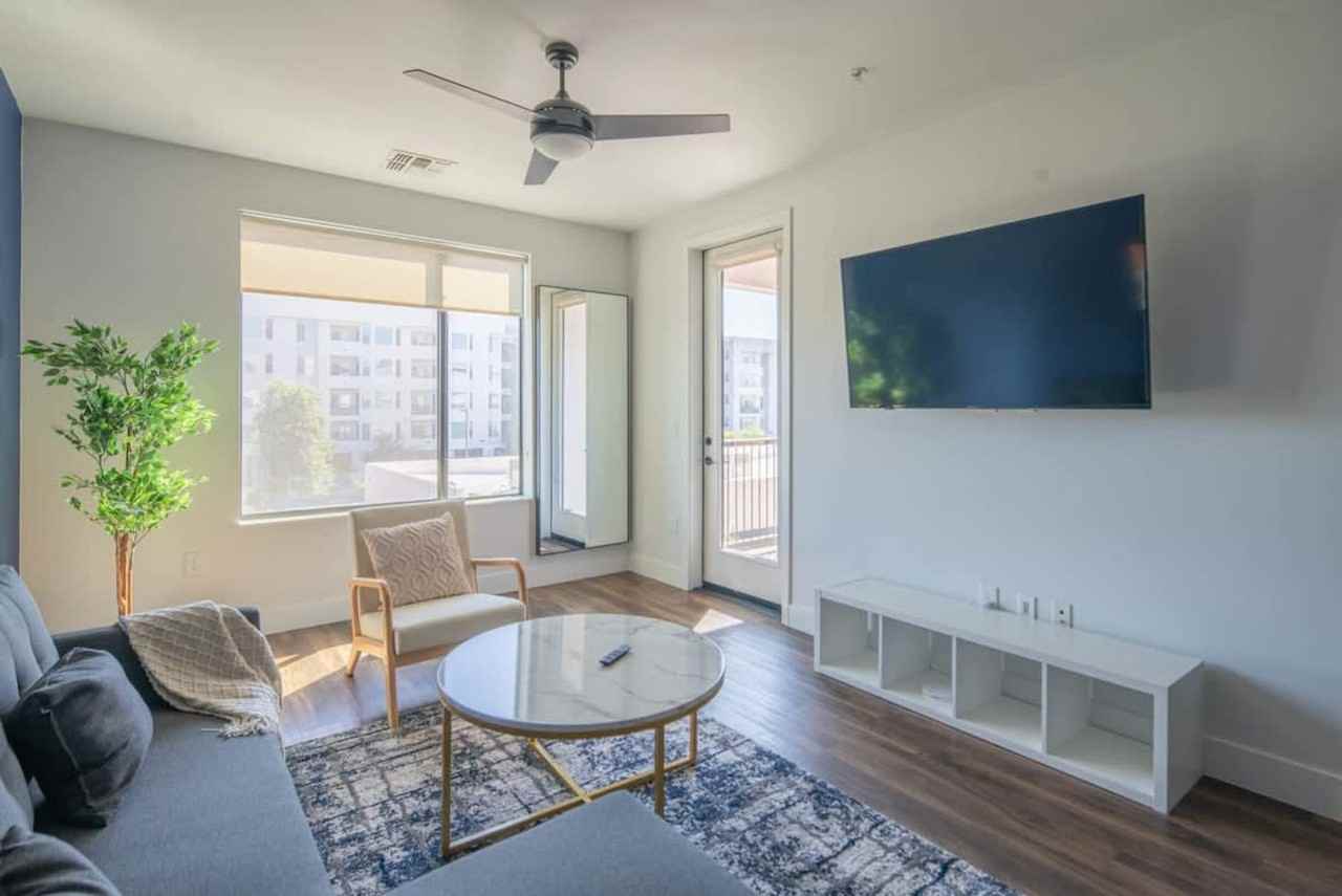 688 W 1st St #1263088P - Photo 3 of 35