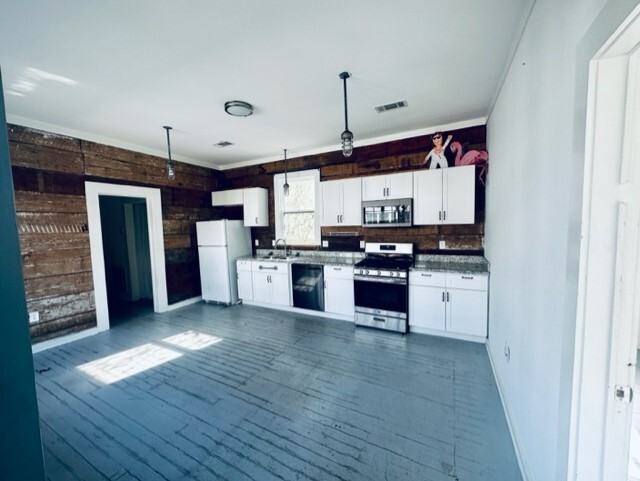 144 N 11th St - Photo 3 of 13
