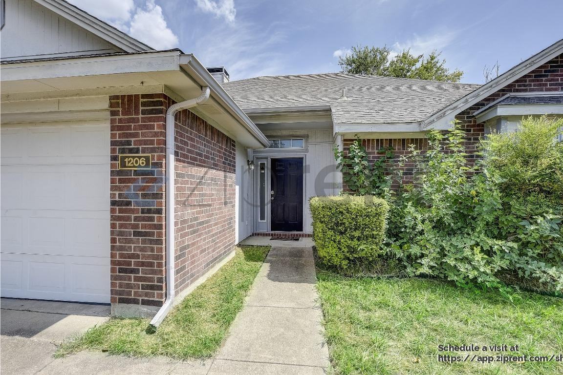 1206 Hyde Park Drive - Photo 2 of 21