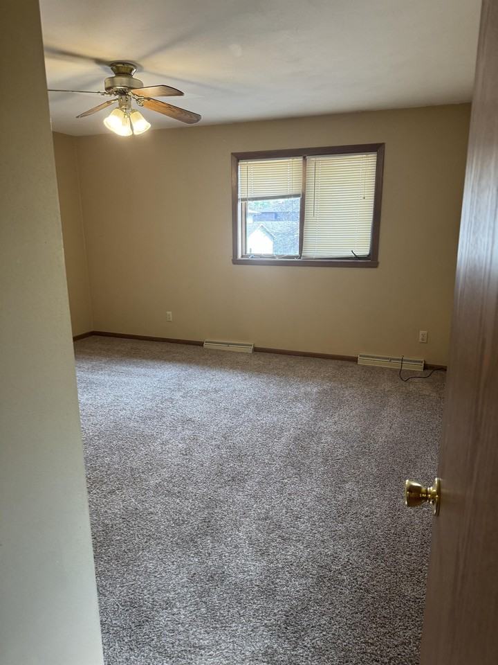 8 Continental Ct - Photo 6 of 27