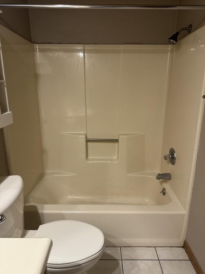 8 Continental Ct - Photo 4 of 27