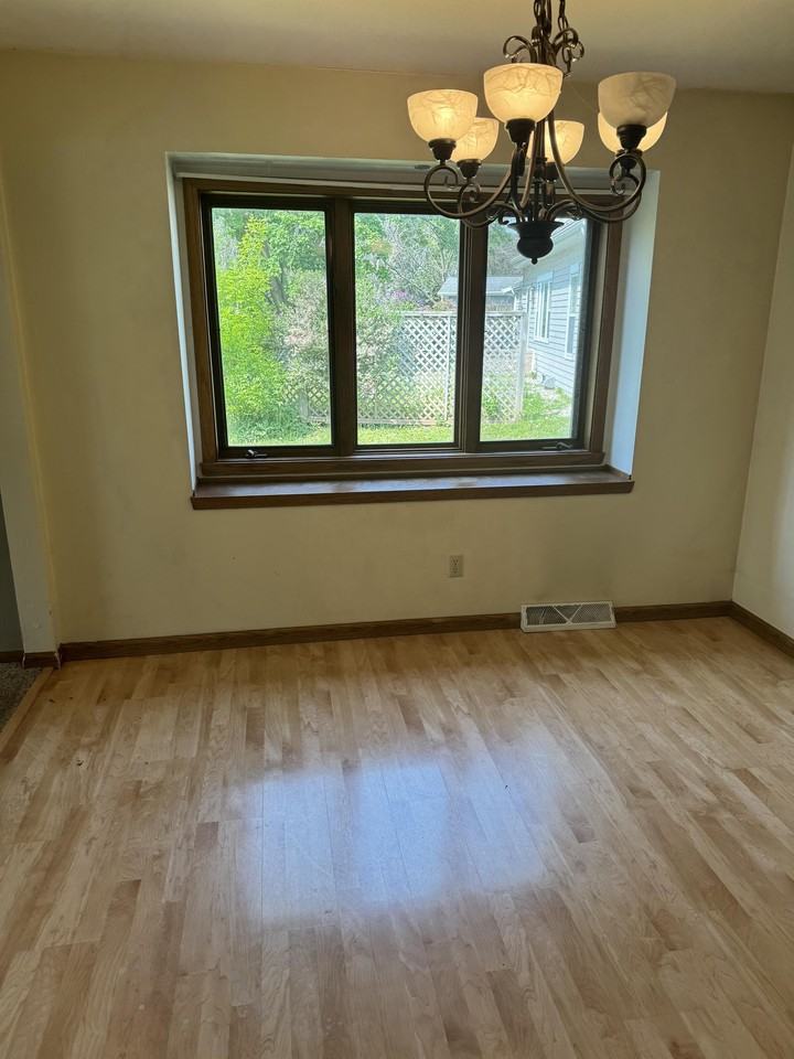 8 Continental Ct - Photo 5 of 27