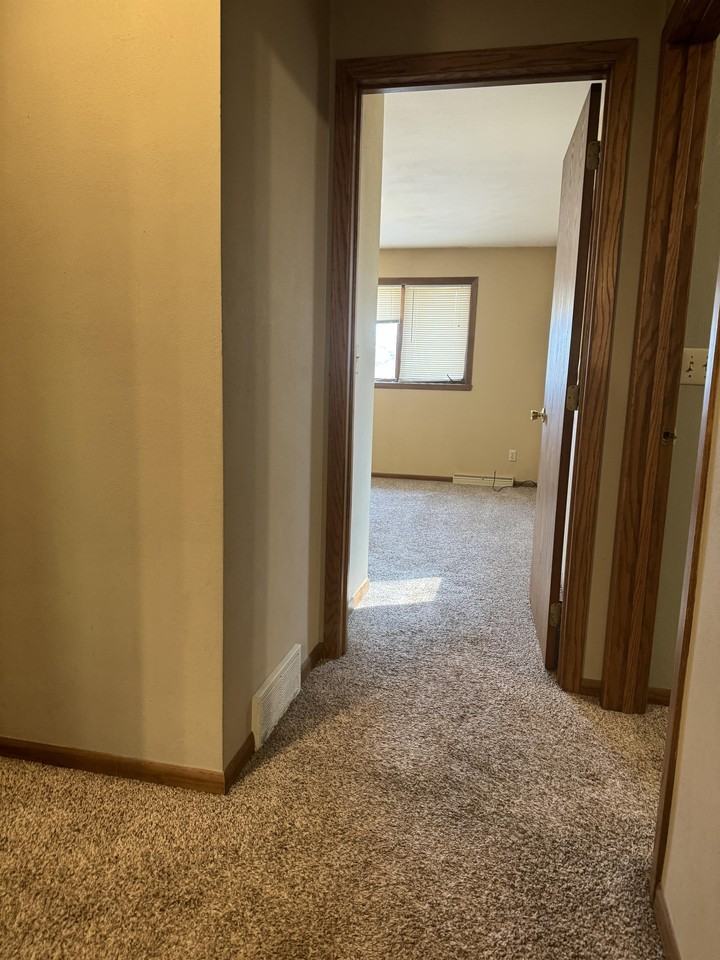 8 Continental Ct - Photo 3 of 27