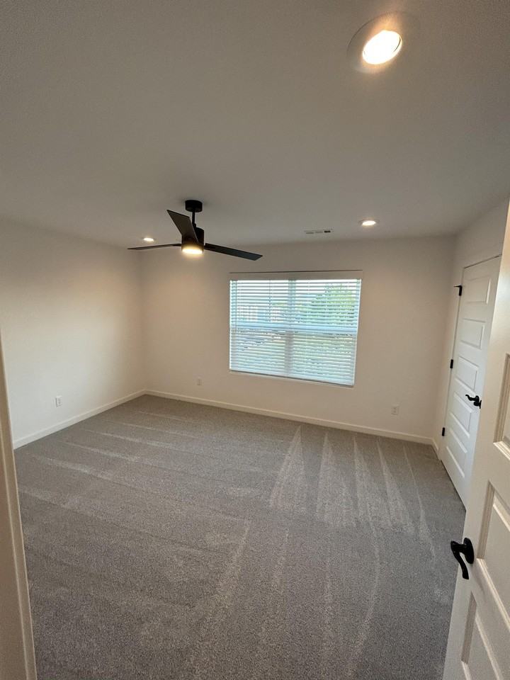 1420 E Huntsville Rd #2 - Photo 4 of 10