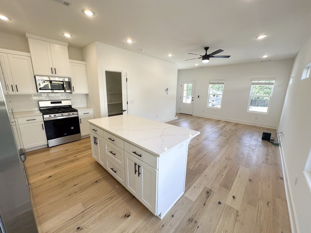 1254 W Hendrix St #2 - Photo 4 of 15