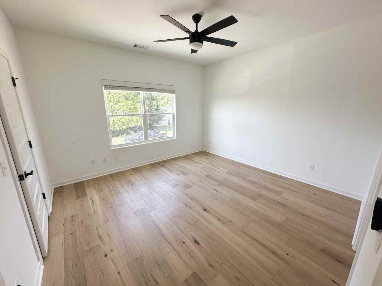 1254 W Hendrix St #2 - Photo 5 of 15