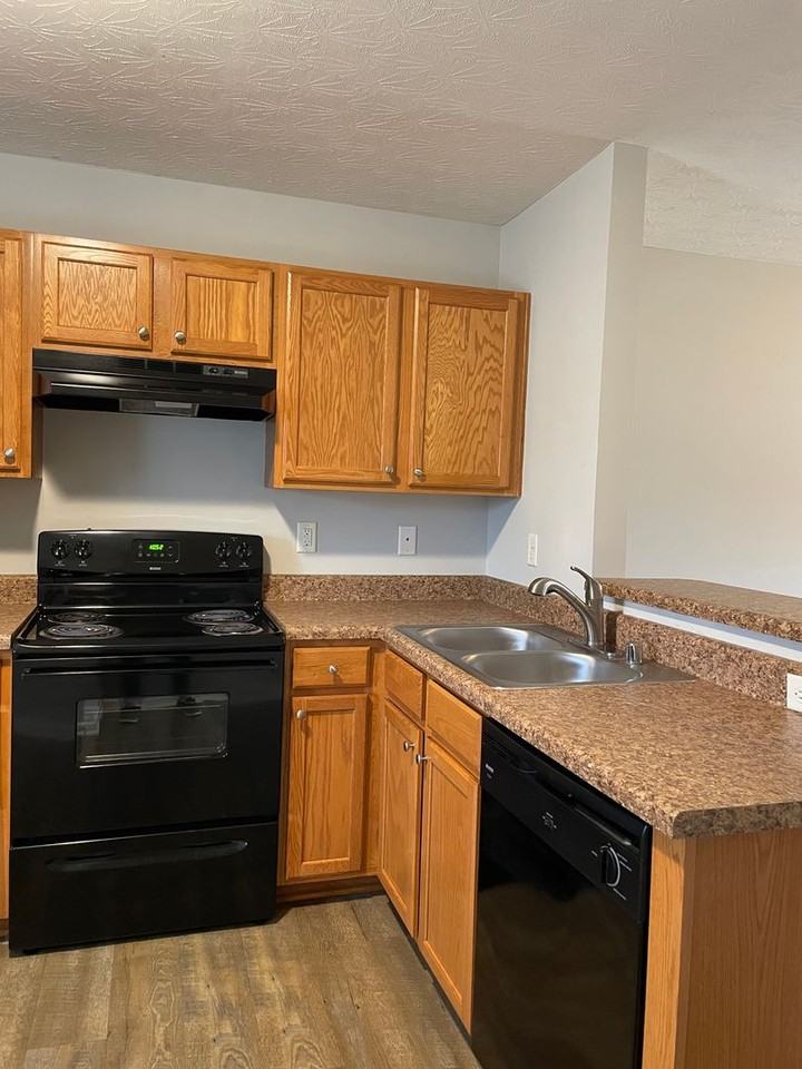 398 Lower Stone Ave - Photo 3 of 19
