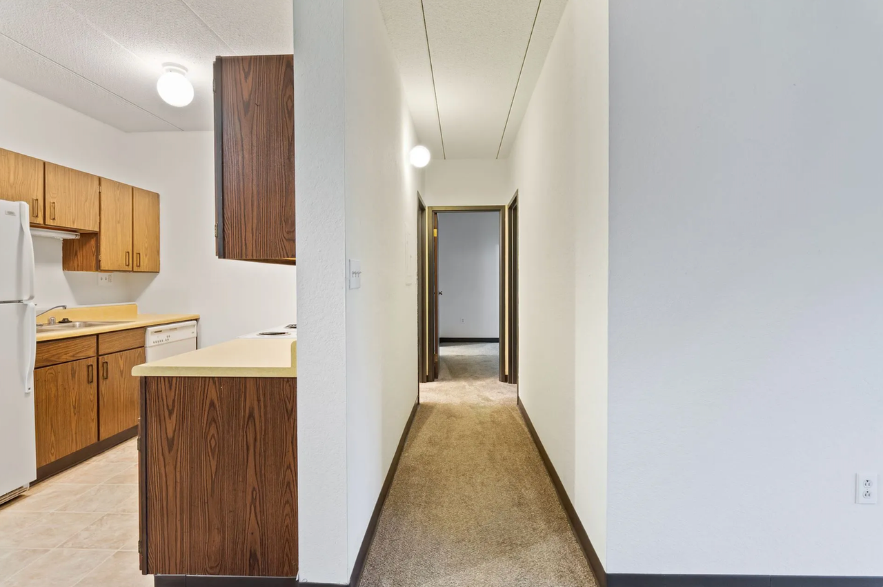 St. Vallerie Apartments - Photo 3 of 38