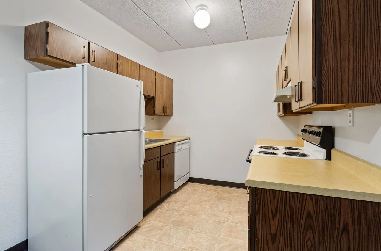 St. Vallerie Apartments - Photo 4 of 38