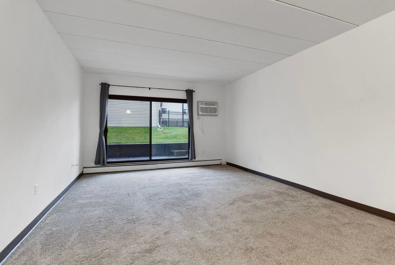 St. Vallerie Apartments - Photo 5 of 38