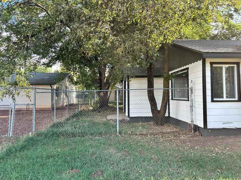 2037 E Aspen Dr - Photo 3 of 26