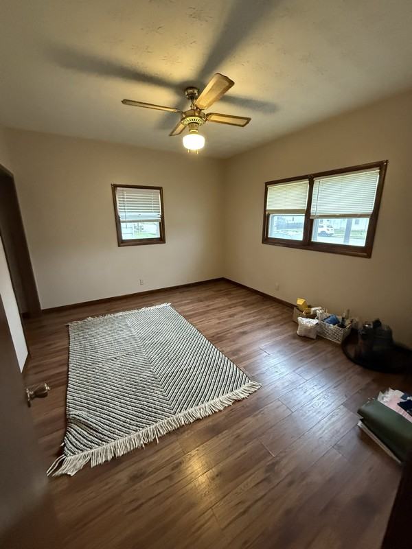 961 S Pickaway St - Photo 2 of 6