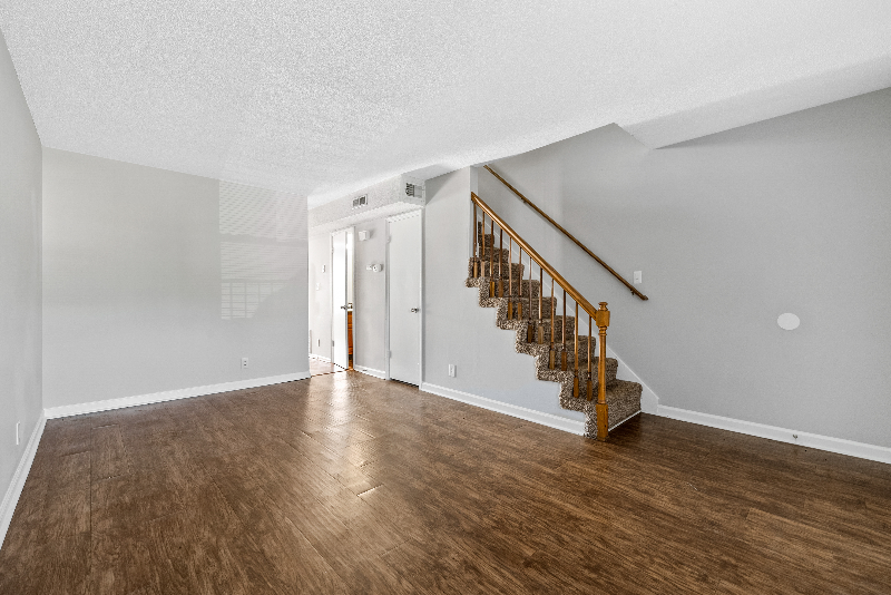 813 Golfview Pl #B - Photo 2 of 11